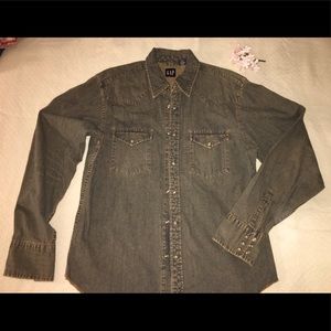 💙GAP button snap down shirt